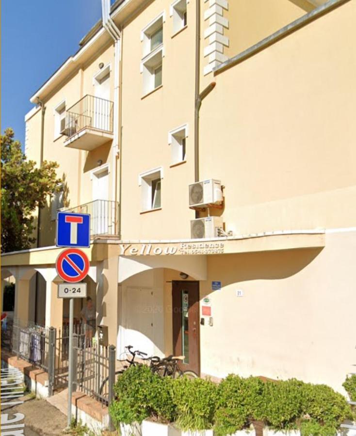 Residence Yellow Rimini Bagian luar foto