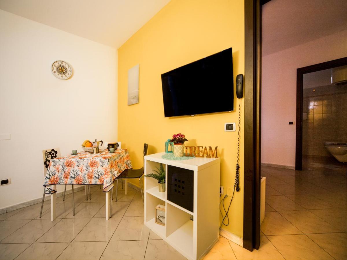 Residence Yellow Rimini Bagian luar foto